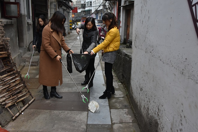 老街街巷環(huán)境整治  創(chuàng  )建美麗家園