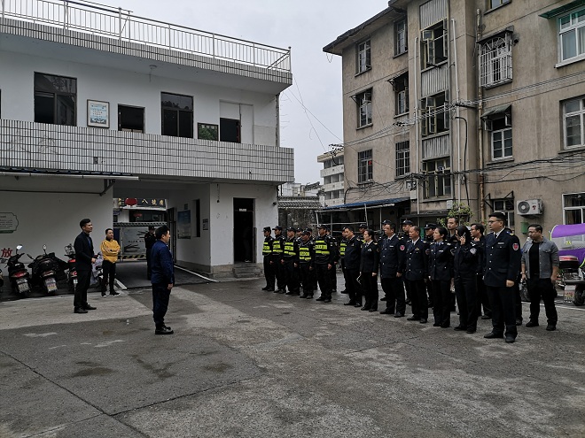 心連心共建法治老街 手牽手共創(chuàng  )平安家園